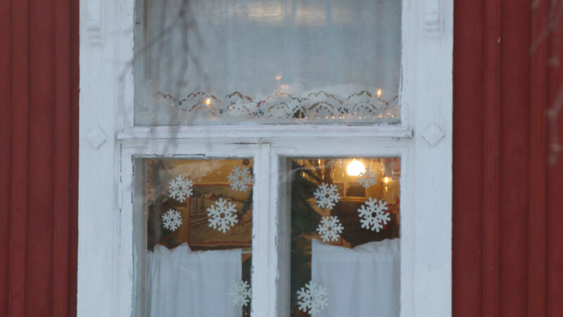 Julpyntat fönster